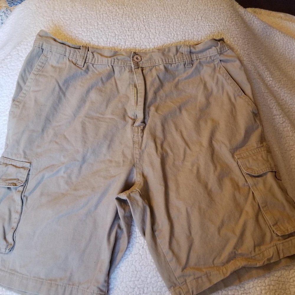 6-Pockets Khaki Short Pants in Size 42